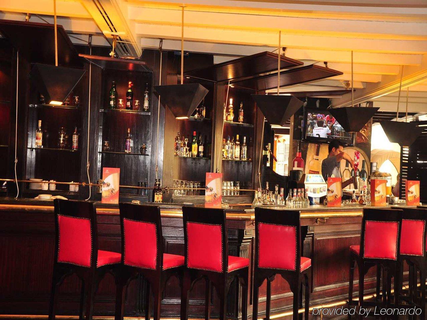 Jaz Sharm Dreams Hotel Nhà hàng bức ảnh The bar at the Mandarin Oriental, Paris