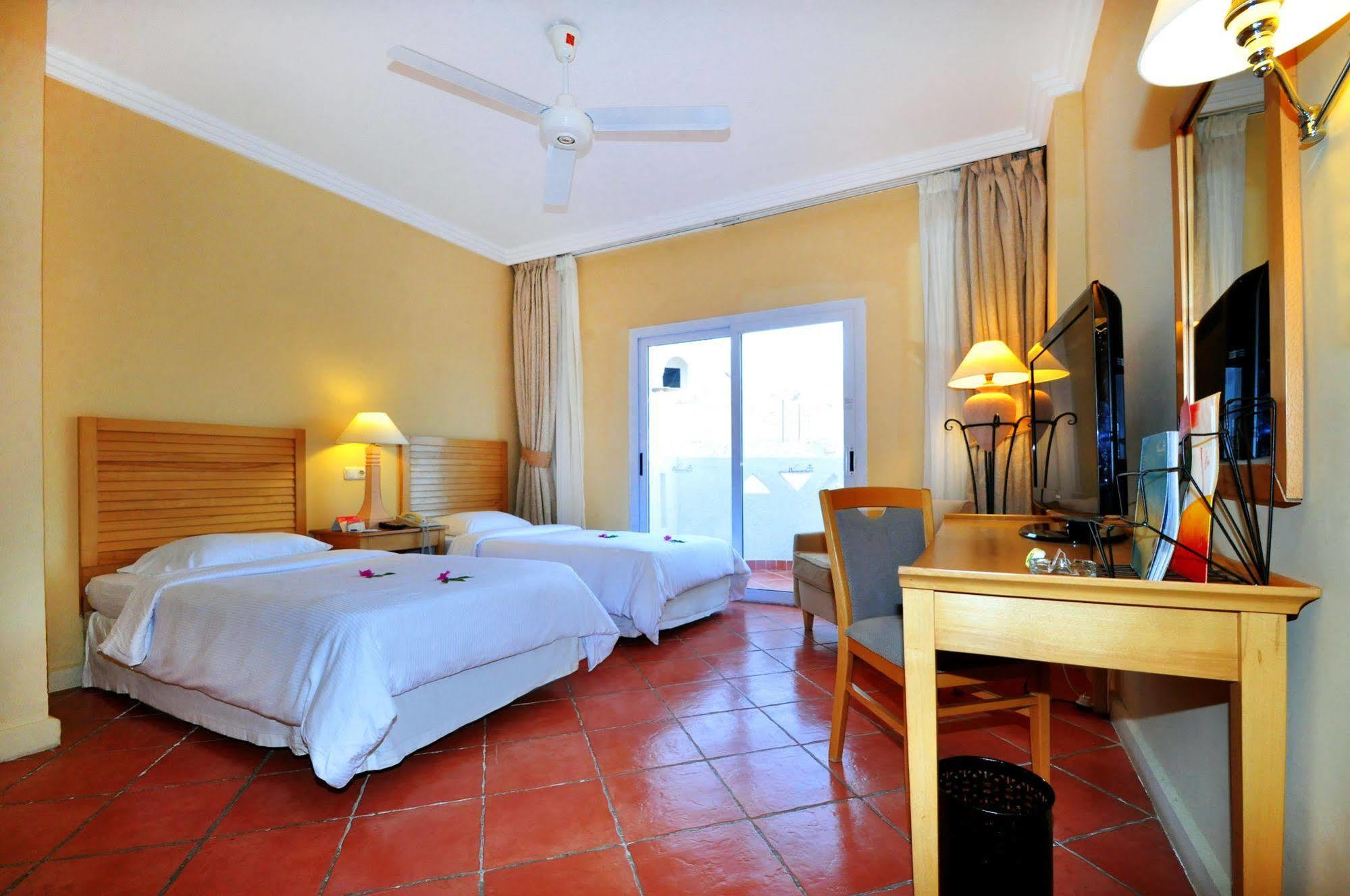 Jaz Sharm Dreams Hotel Ngoại thất bức ảnh A room at the hotel